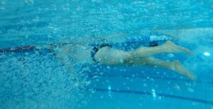 schwimmen im pool - Foto: schwimmSinn