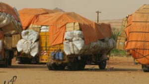 überladene LKW im Sudan - Foto: fotolia